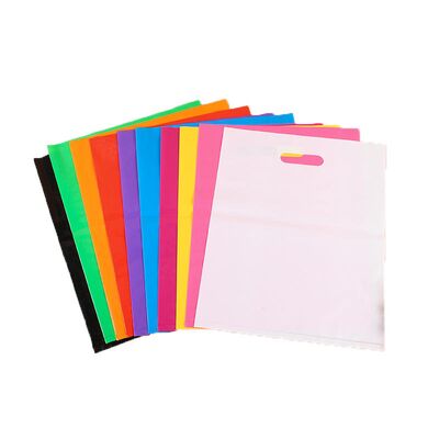 In September, plastic handbags for clothing, plain-colored gift shopping bags without labels, are recyclable